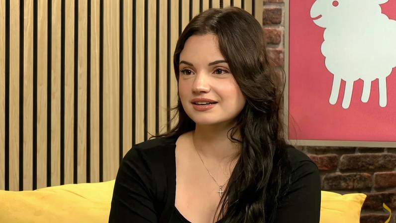 Ex-muçulmana aceita Jesus após notificação de aplicativo da Bíblia