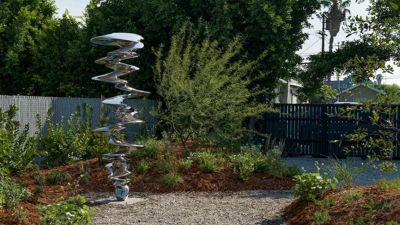 Tony Cragg's *Stages* (2021), installed in the garden of Marian Goodman Gallery's LA outpost, 2023.