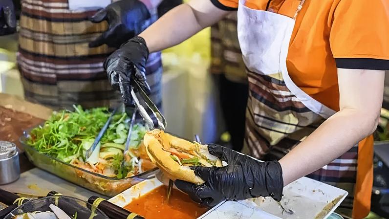 Guerra põe 10 bilhões de refeições em risco, diz chefe de fertilizantes