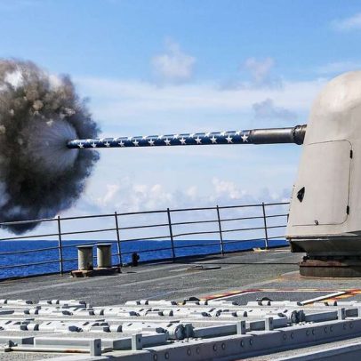 EUA atacam navio iraniano com arma inédita em 40 anos; China sob suspeita