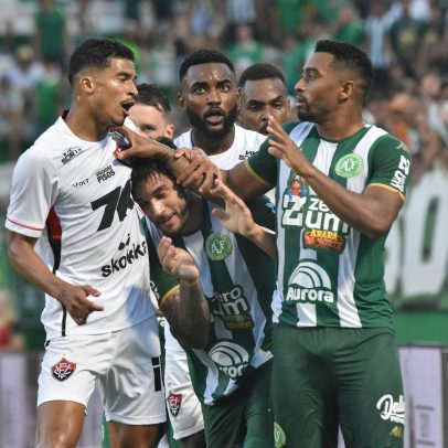 Vitória tenta empate com Chapecoense após expulsão na Arena Condá