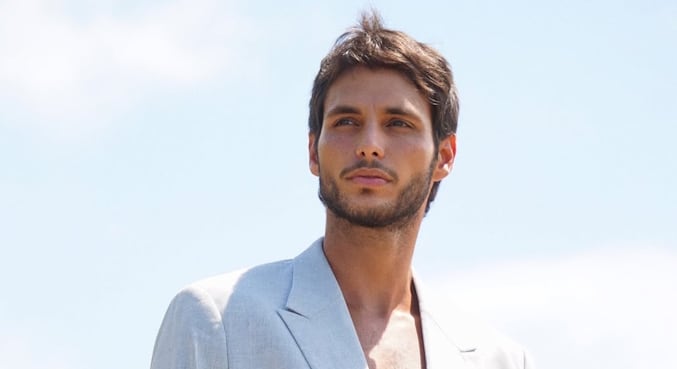 Bruno Guedes compartilha ensaio fotográfico e recebe elogios de fã