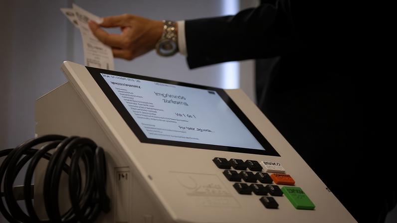Teste da Urna eletrônica - Metrópoles