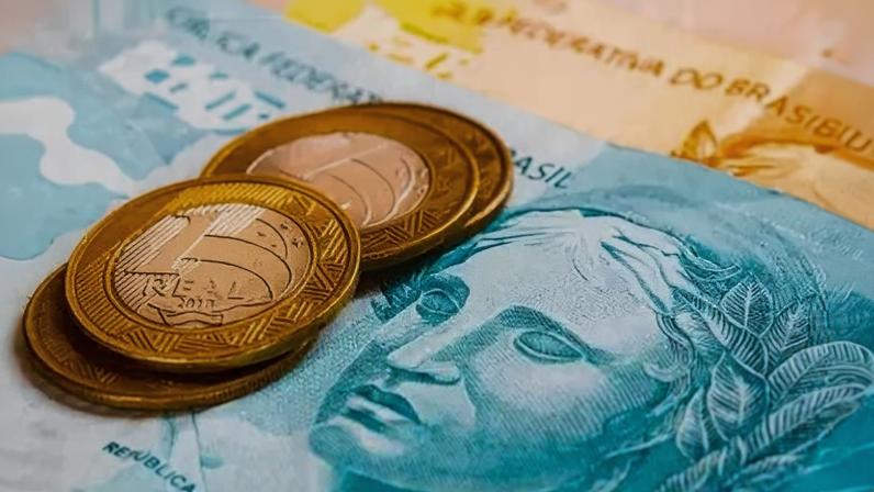 Imagem de moedas e cédulas de Real