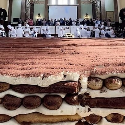 Chefs criam tiramisu mais longo do mundo com 2 t de mascarpone e 19 mil ovos