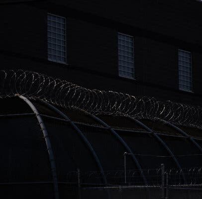 Tribunal de apelações rejeita política de detenção de Trump, gerando divisão