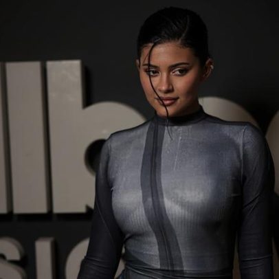 Kylie Jenner citada em ação de ex-funcionária por assédio e violações trabalhistas