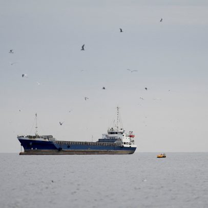 EUA se preparam para abordar navios ligados ao Irã nos próximos dias, diz jornal