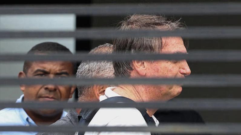 O ex-presidente cumpre pena em sua residência, em Brasília