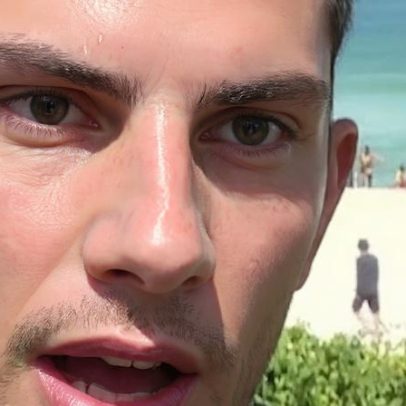 Helicóptero faz pouso forçado no mar na Barra da Tijuca, RJ