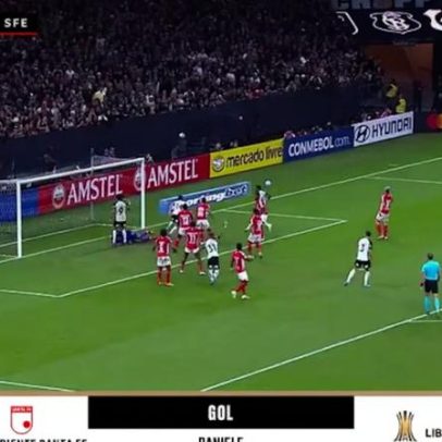 Raniele aproveita bola aérea e faz o primeiro gol do Corinthians na Libertadores