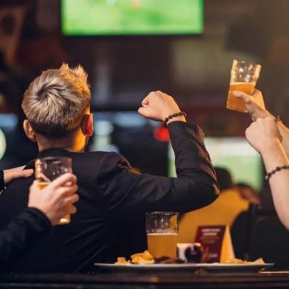 Servir amendoins no bar: há um motivo específico