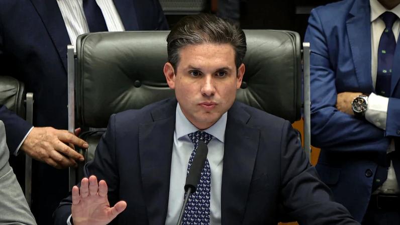 Hugo-Motta-durante-o-inicio-da-sessao-no-Plenario-da-Camara-dos-Deputados-que-pode-cassar-o-mandato-do-deputado-Glauber-Braga-PSOL-RJ-Metropoles-3