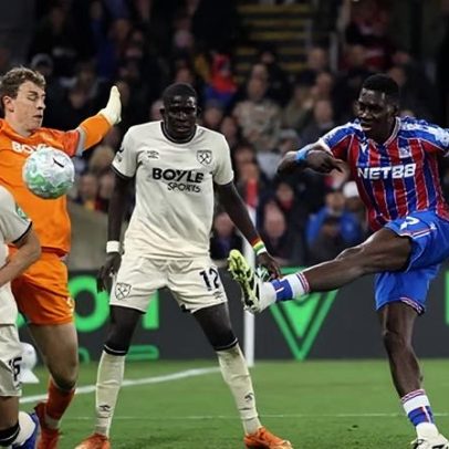West Ham empata com Crystal Palace, relega Wolves e amplia vantagem sobre Spurs