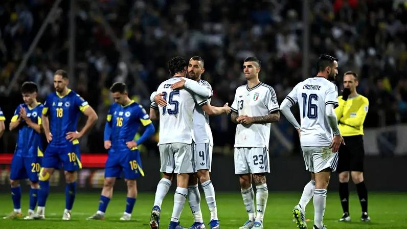 Jogadores da Itália durante eliminação para Bósnia