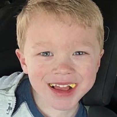 Menino de Minnesota luta pela vida após resgatar irmão mais novo de riacho