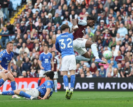 Tammy Abraham scores Aston Villa’s fourth goal against Sunderland.