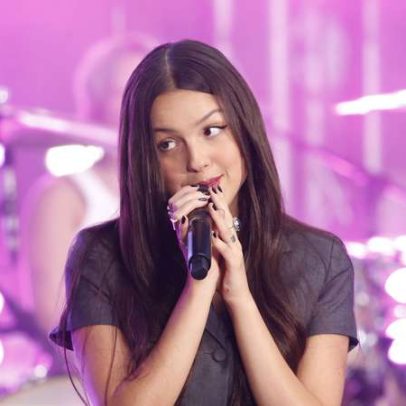 Olivia Rodrigo aparece surpresa em open mic no Brooklyn