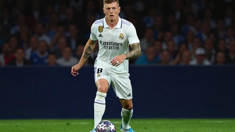 Toni Kroos vai renovar com o Real Madrid