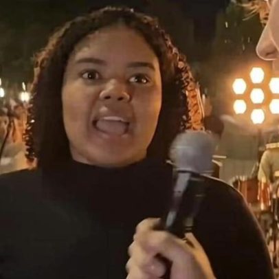 Jovens são curados em culto na Praça da Sé após orações