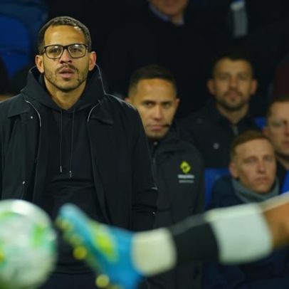 Liam Rosenior enfrenta críticas por versão do Chelsea criada pelo ChatGPT da BlueCo