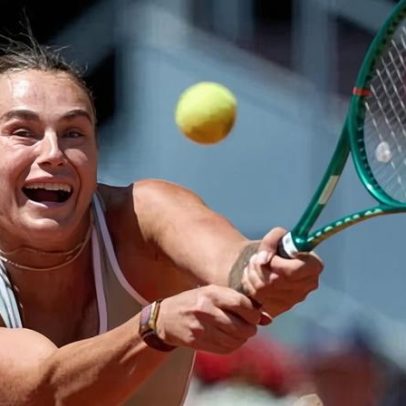 Sabalenka vence Osaka em duelo intenso e avança às quartas do Madrid Open