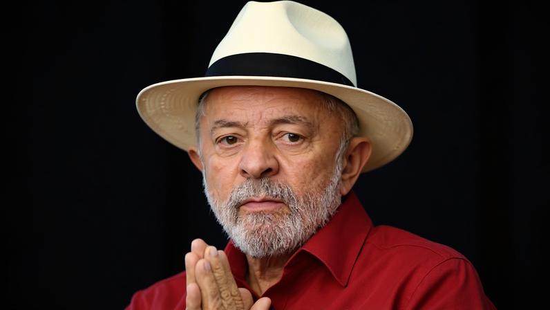 30.abr.2026 - O presidente Lula durante anúncio de crédito para compra de caminhões e ônibus no Palácio do Planalto