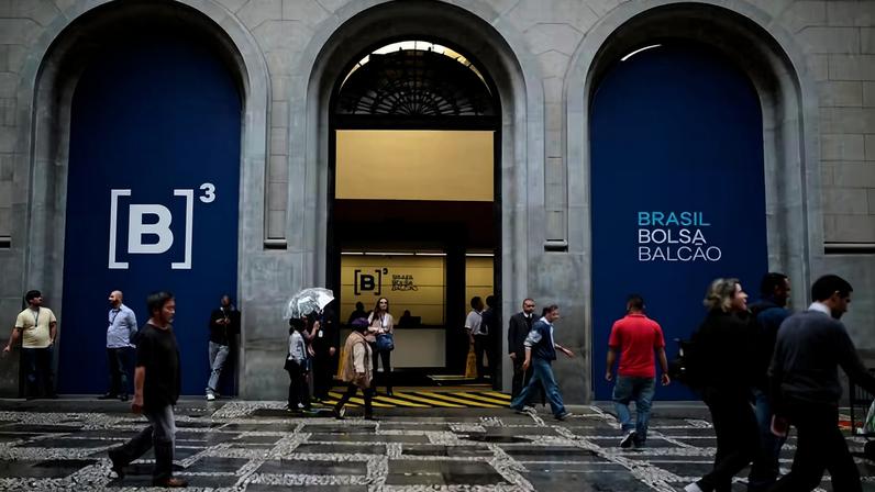 Estrangeiros retiram R$ 771,2 milhões na B3 em 16 de abril, e acumulam saldo de R$ 67,2 bilhões em 2026 — Foto: Patricia Monteiro/Bloomberg