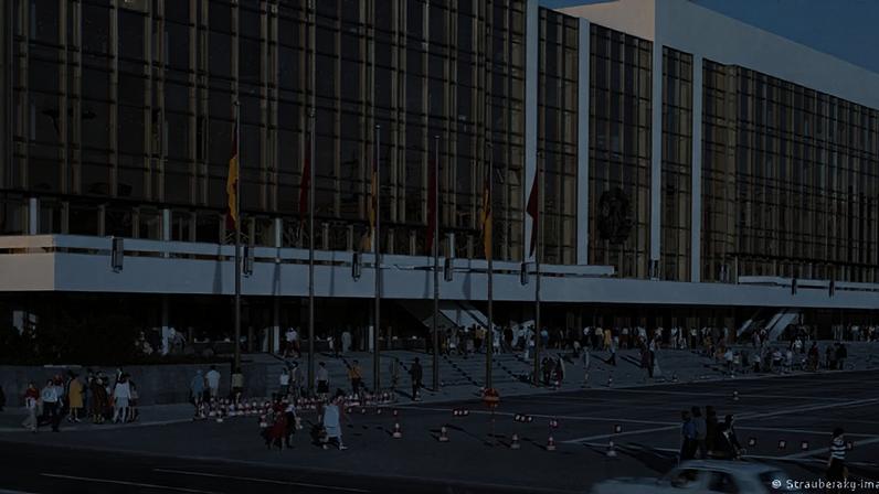 Fachada do Palácio da República em 1976