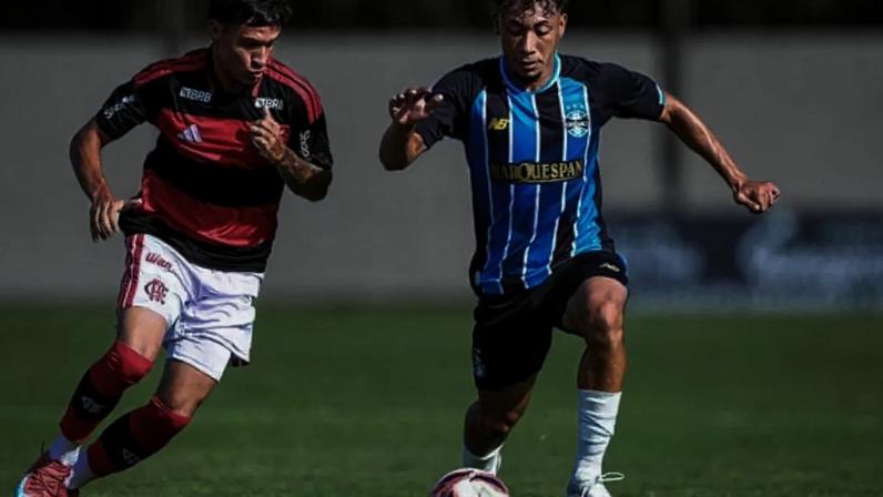 Grêmio pressionou, mas alterações não surtiram efeito na volta do intervalo –