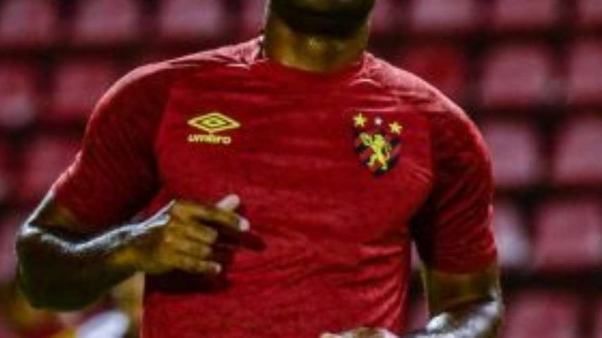 Vagner Love elege torcida do Sport como a pior da carreira.