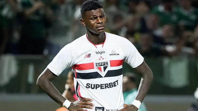 Torcedores mandam recado a Arboleda, do São Paulo: não volte