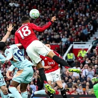 Manchester United vence Brentford e aproxima-se da volta à Liga dos Campeões