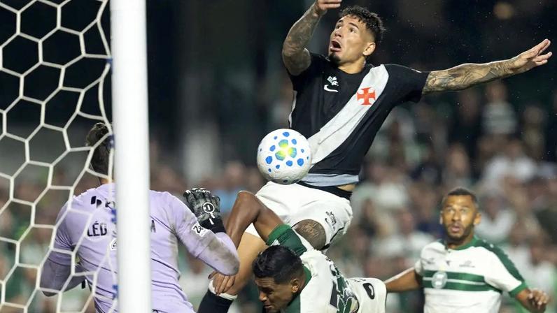 Vasco segue invicto com Renato Gaúcho, defesa ainda preocupa