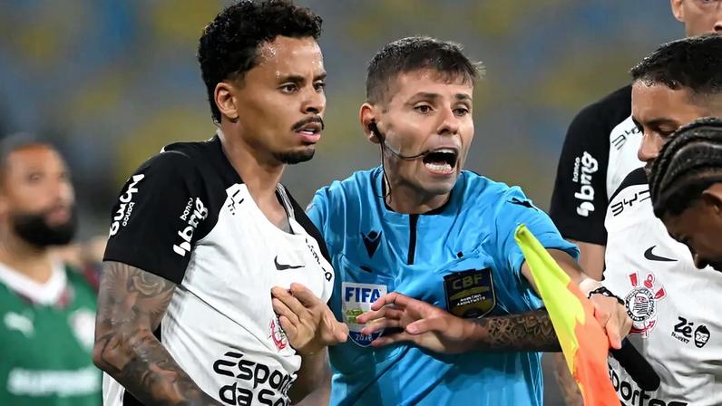 CBF divulga áudio do VAR sobre expulsão de Allan, descrito como desrespeitoso