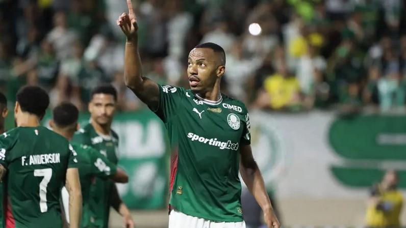Marlon Freitas, volante do Palmeiras, comemora gol marcado