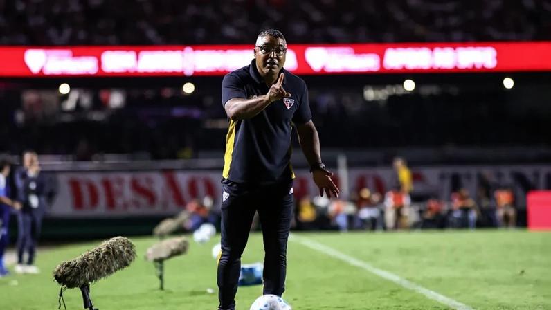 Roger Machado vai a campo com força máxima (Foto: Theo Daolio/Ekobanpress/Folhapress)