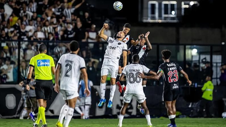 Vasco e Botafogo se enfrentaram pela 10ª rodada do Brasileirão (Foto: Affonso Andrade/Agência F8/Folhapress)