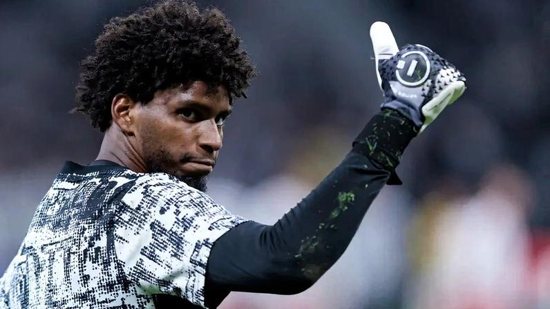 Corinthians tenta contar com Hugo Souza (Foto: Vilmar Bannach/Ekobanpress/Folhapress)