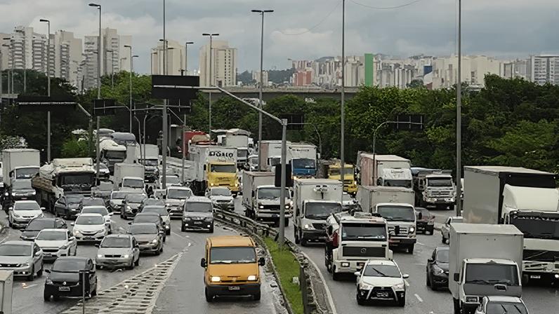Movimentação de veículos na cidade de São Paulo