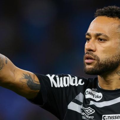Neymar pode desfalcar Santos contra o Palmeiras, pouco atuou em sintético