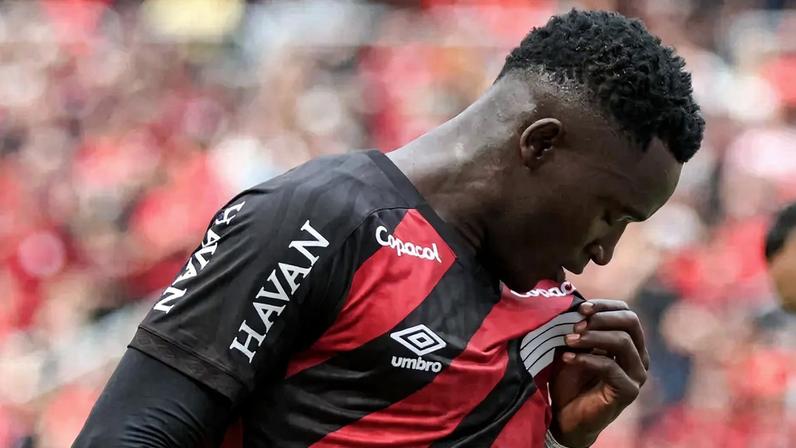 Athletico Paranaense chegou a quatro jogos invicto como mandante. (Foto: Robson Mafra/AGIF/Folhapress)