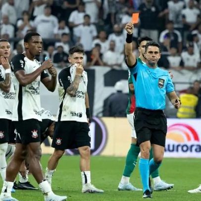 Jogador é expulso após gesto em clássico Corinthians x Palmeiras