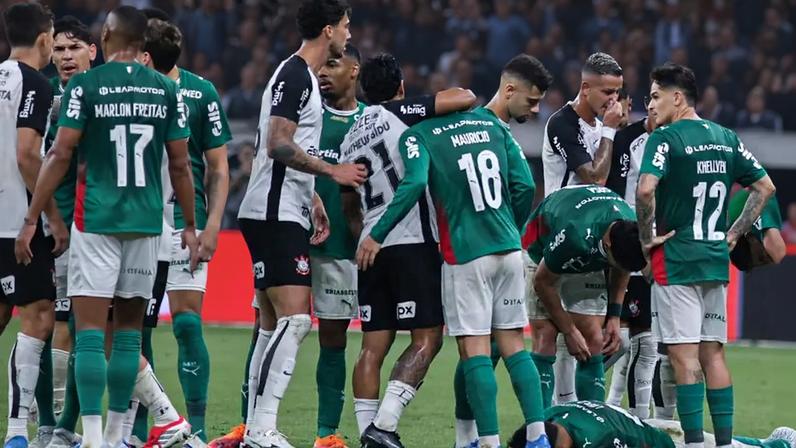 Com duas expulsões, Dérbi rendeu fortes emoções na Neo Química Arena (Foto: Everton Okubo/Agencia F8/Folhapress)
