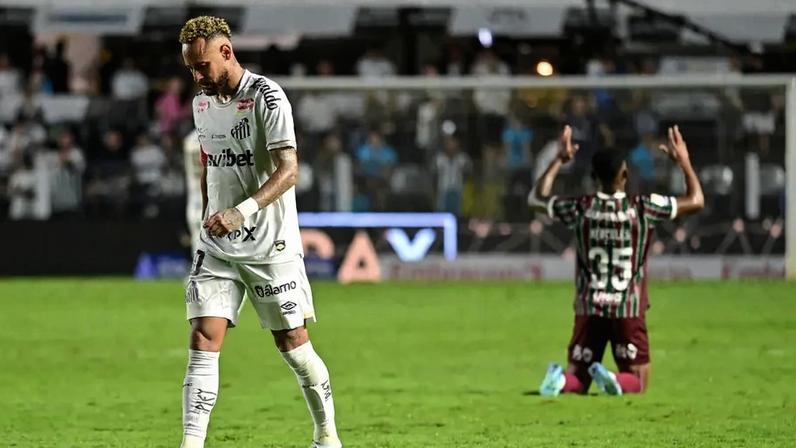 Neymar foi titular na derrota do Santos na Vila Belmiro (Foto: Jota Erre/AGIF/Folhapress)