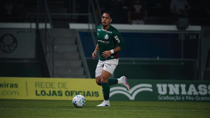 Vitor Roque no último jogo do Palmeiras contra o Athletico-PR. (Foto: Guilherme Veiga/PxImages/FolhaPress).