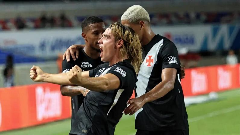 Spinelli comemora gol marcado pelo Vasco contra o Paysandu (Foto: Sidney Oliveira/Zimel Press/Folhapress)