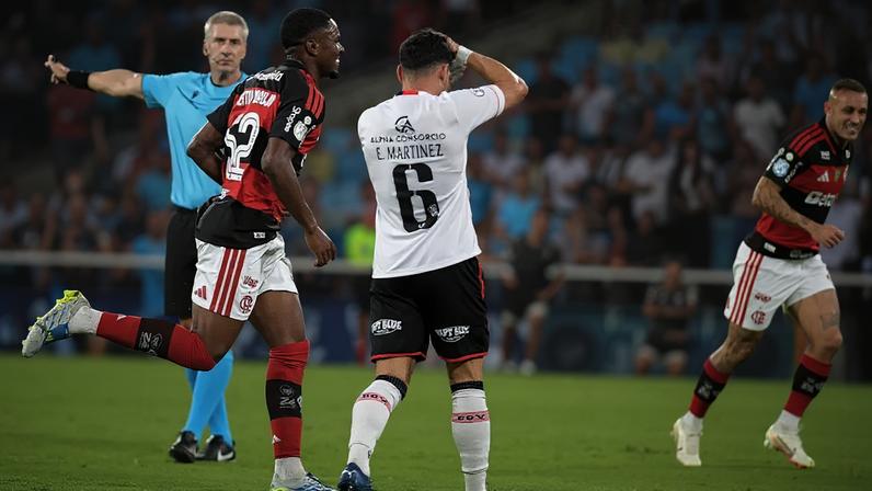 Flamengo x Vitória durante partida válida pela Copa do Brasil (Foto: Dhavid Normando/Código 19/Folhapress)