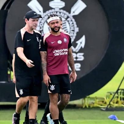 Diniz conversa com Memphis; treino do Corinthians tem baixas no CT