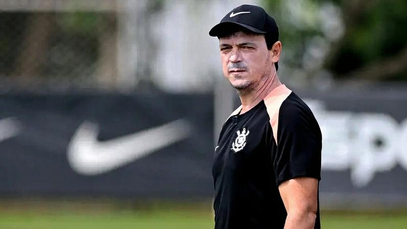 Fernando Diniz deve tentar recuperar elenco do Corinthians (Foto: Eduardo Carmim/Photo Premium/Folhapress)